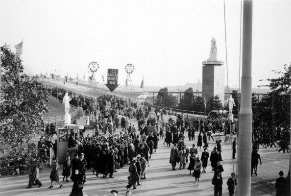 1939 New York World's Fair crowds